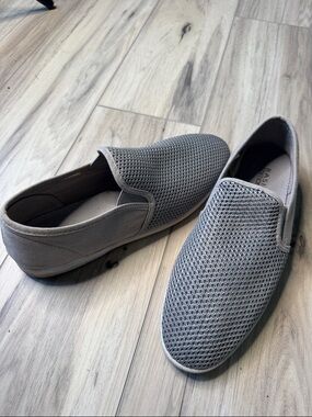 Men’s slip ons
